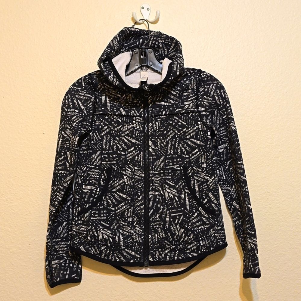 Ivivva by lululemon black/white girls size 6 zip up hoodie